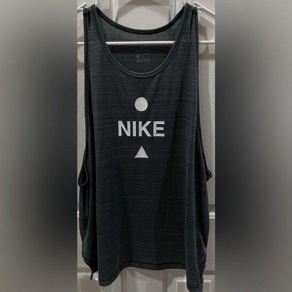 Nike women’s XL Dri-fit tank top - Picture 1 of 1
